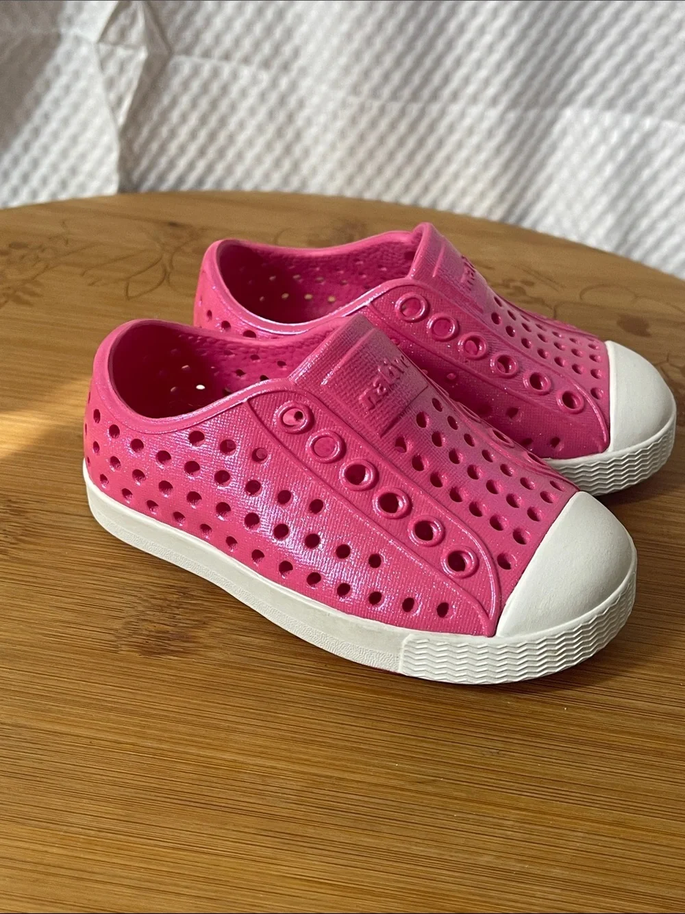 Native Kids Jefferson Pink Perforated Slip-On sandals toddler size 4